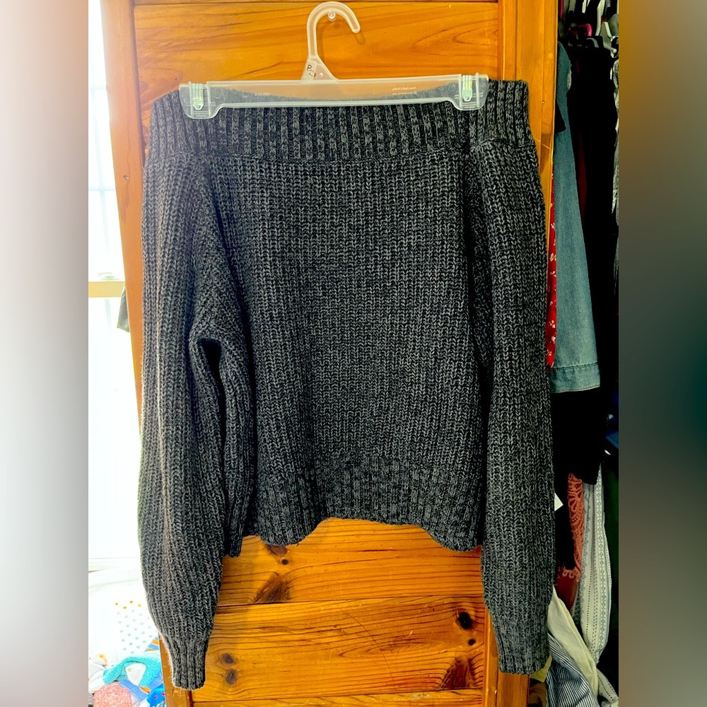 Knit crop off shoulder